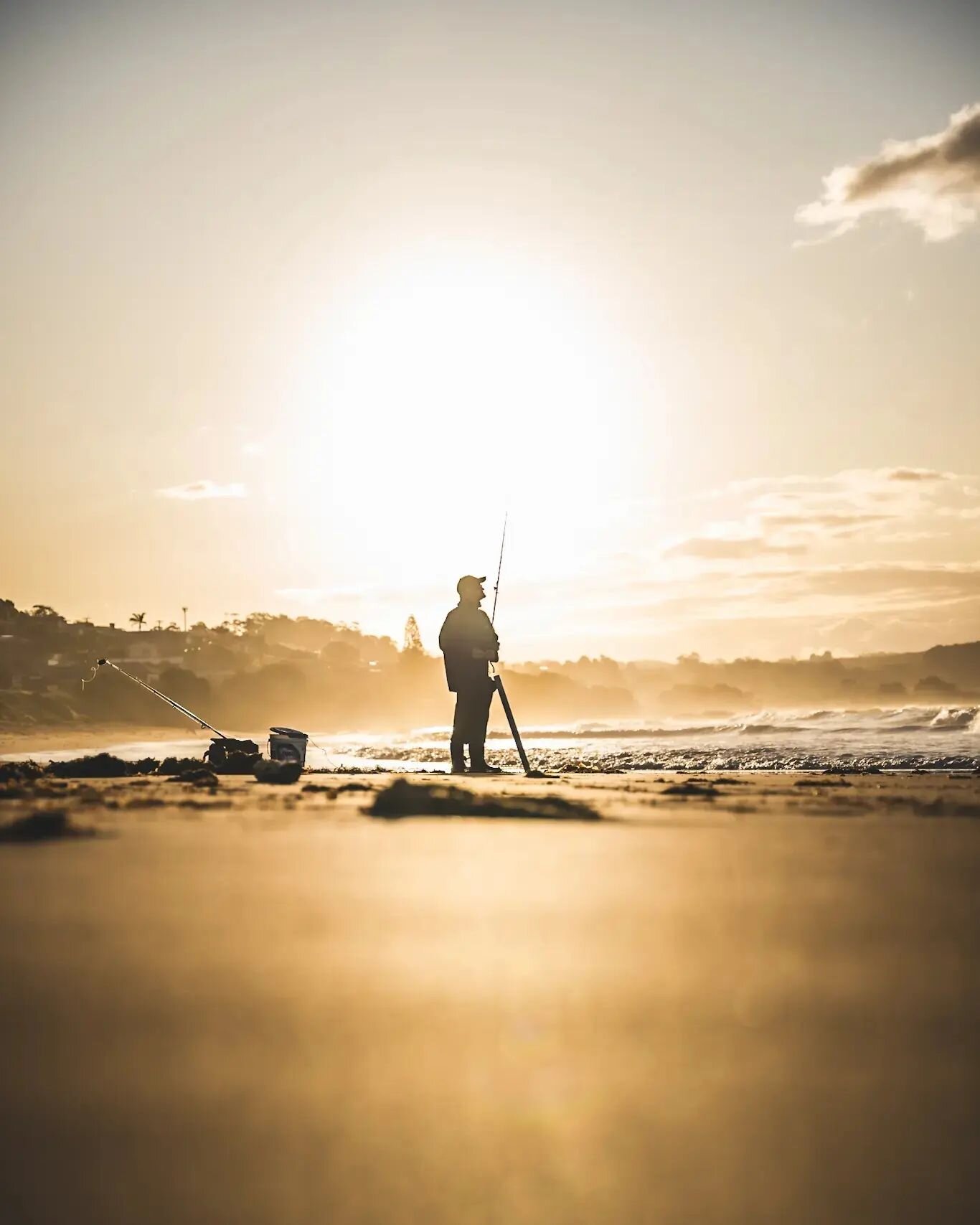 The fisherman, Cooper Beach, Tasmania - 22.10.23
 
Typically the kind of photography I prefer : being at the right place, at the right moment to catch a moment that will never happen again. No artifice, no pose. Just the right timing and conditions. 