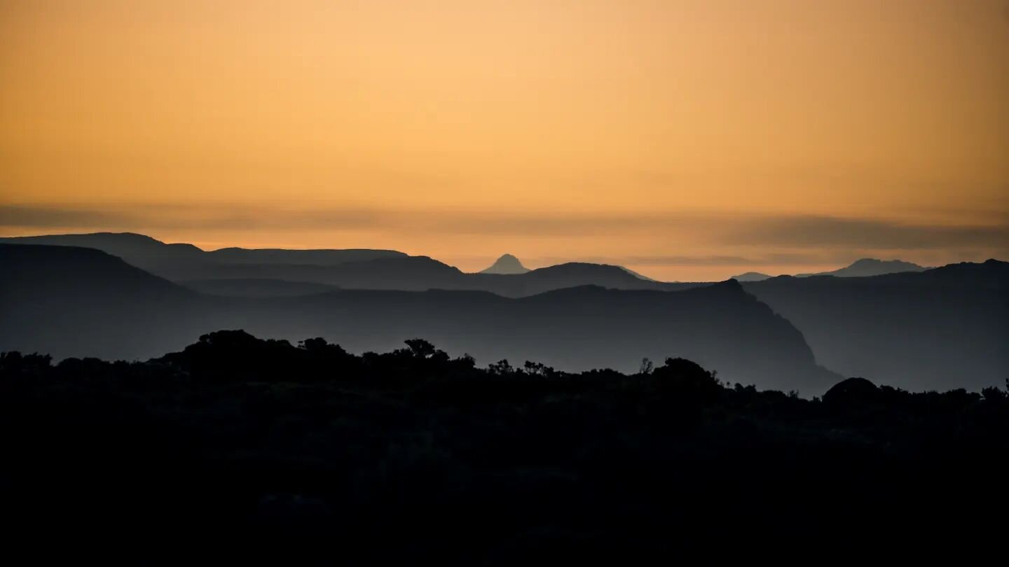Quamby Bluff, Tasmania - 31.2.23
 
The last sunlight of 2023 captured from the summit of Quamby Bluff. It was offering a view of the central plateau and cradles mountains summits.

What a view to end 2024 !

#sonyalpha #sonya7iv 
70-200mm F4 

@sonya