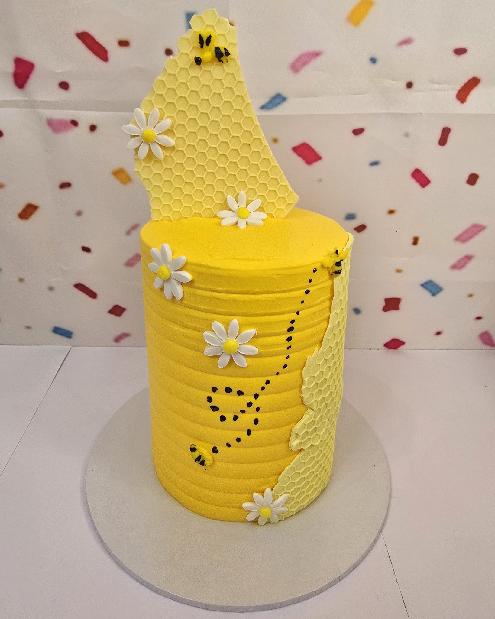 Last week's cakes and cupcakes 🎂🧁😋 

 #laurettastastytreats #brownies #brisbanebakers #customcakes #brisbanebaker #chunkycookies #cupcakes