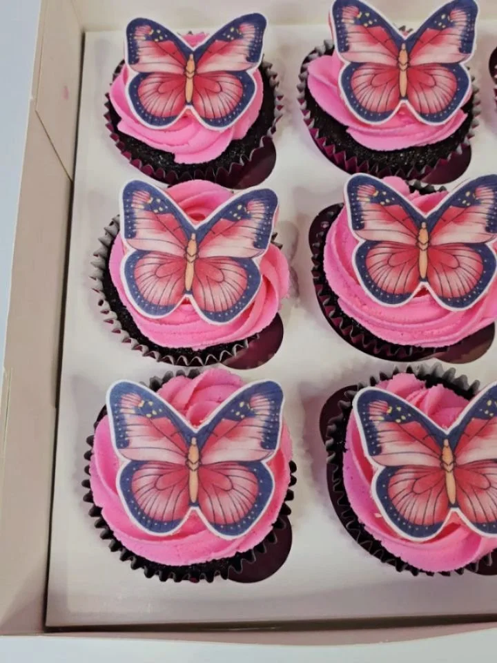 Beautiful butterflies on these soft, fresh, decadent chocolate cupcakes that melt in your mouth with every bite. 

Gorgeous inside and out ❤️ 🦋