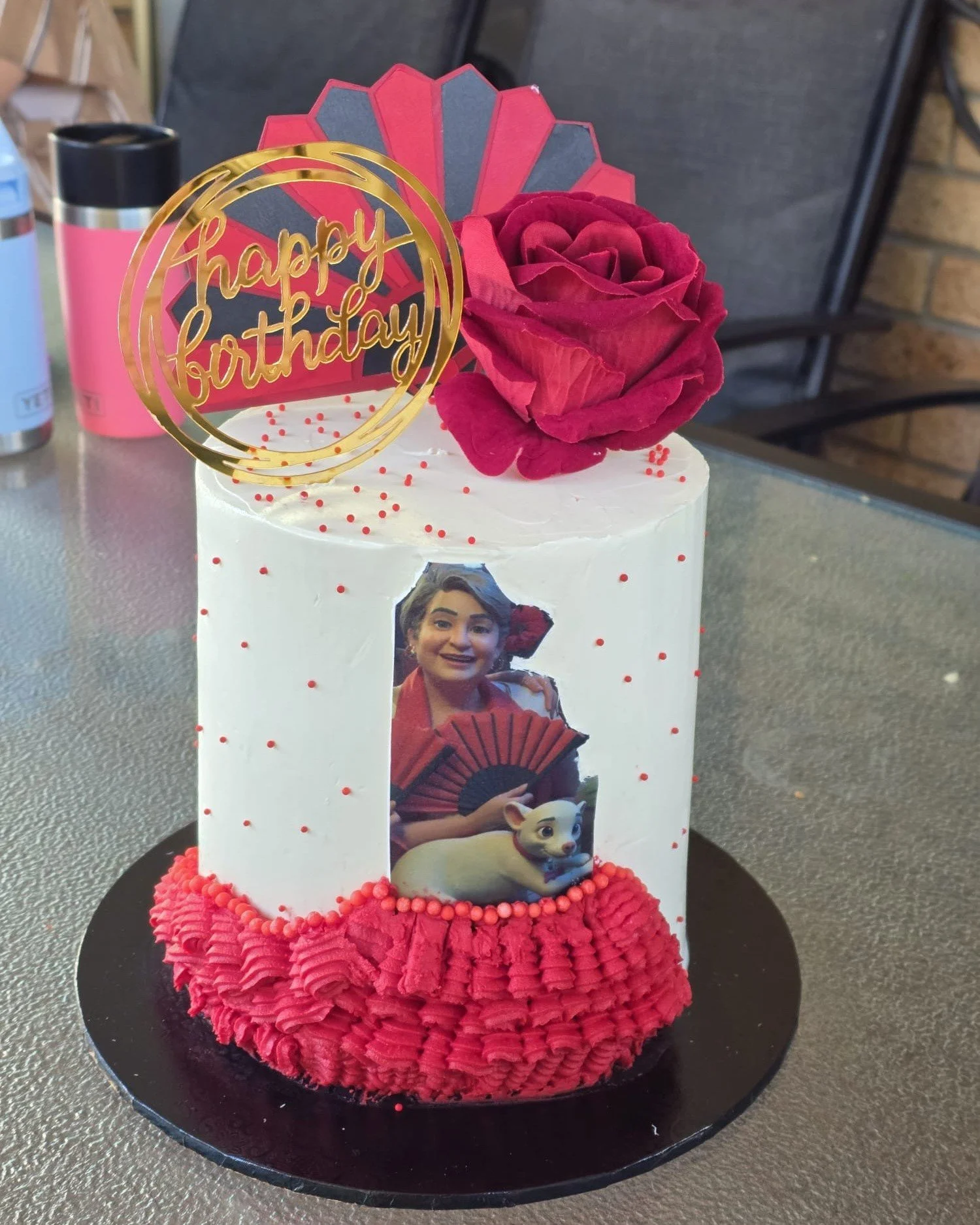 Inside this beautiful cake is a light and fluffy lemon cake. 🍋

The cake layers are filled with creamy lemon Swiss meringue buttercream that melts in your mouth. 🤤

This cake was custom designed for a 70th birthday celebration. 🎊

If you want a cu