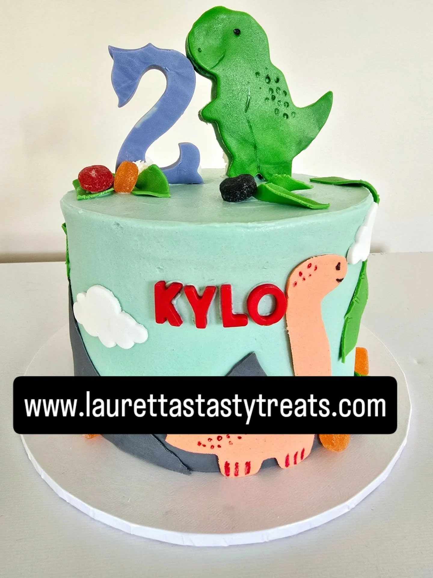 Birthday coming up? Did you forgot to organise a cake? 

We can help 😀 

We can make cakes for all occasions so get in touch to chat about the cake your cake needs 📨