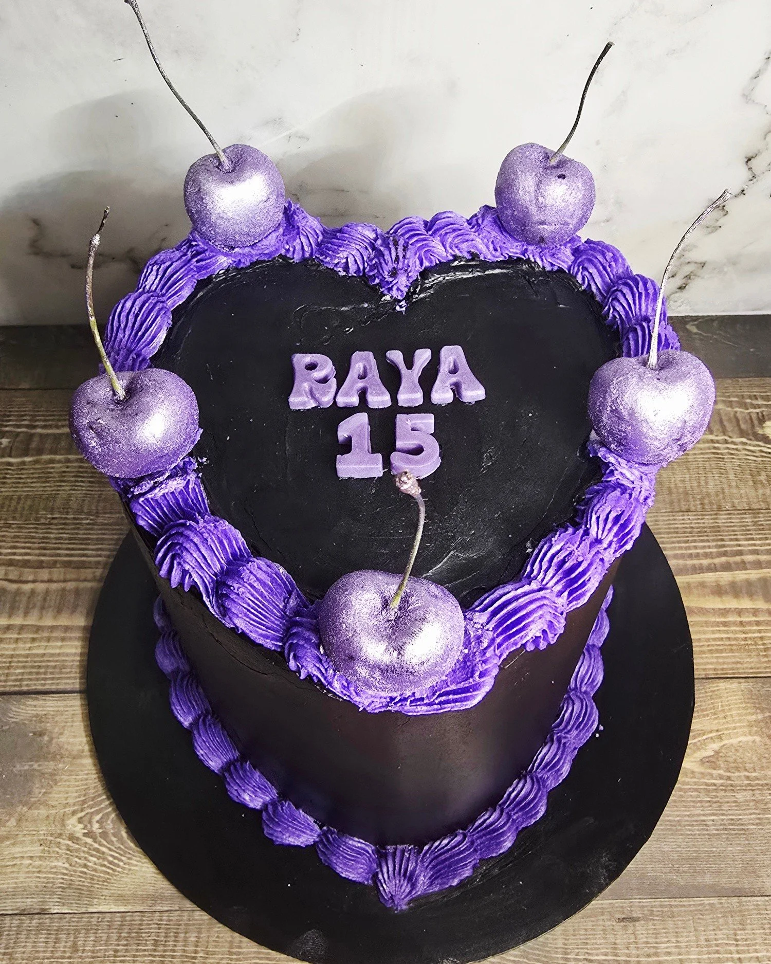 💓💓 Heart cakes 💗💗 

They are such a beautiful cake shape and so many way to decoate them. 

Enjoy this collection of heart cakes 💗🎂 

Get in touch to order your heart cake today.📨