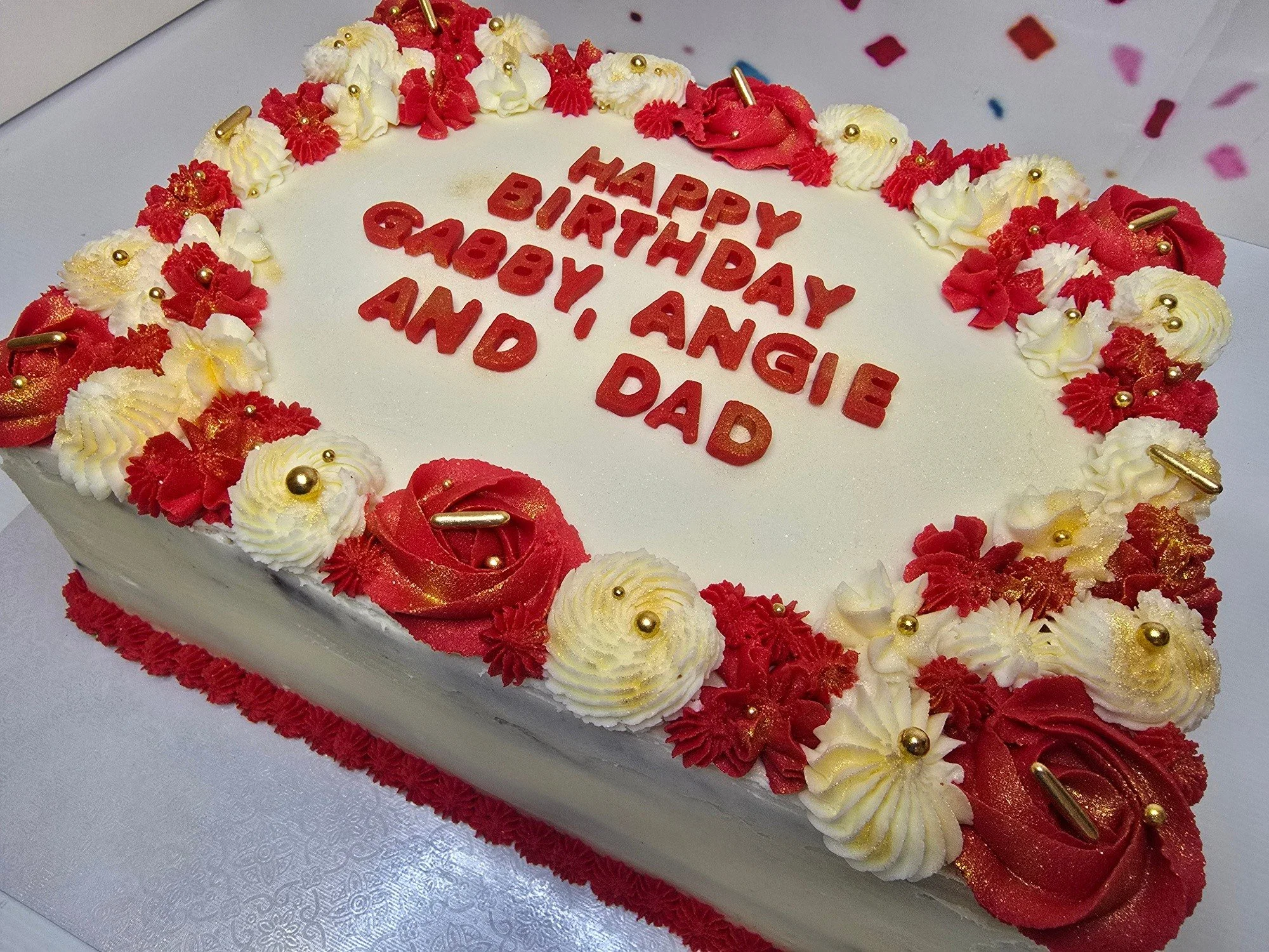 Need cake or cupcakes? We have 1 spot available this week. 🗓️

Get in touch if you want to take this spot! 

 #brownies #customcakes #brisbanebaker #cupcakes