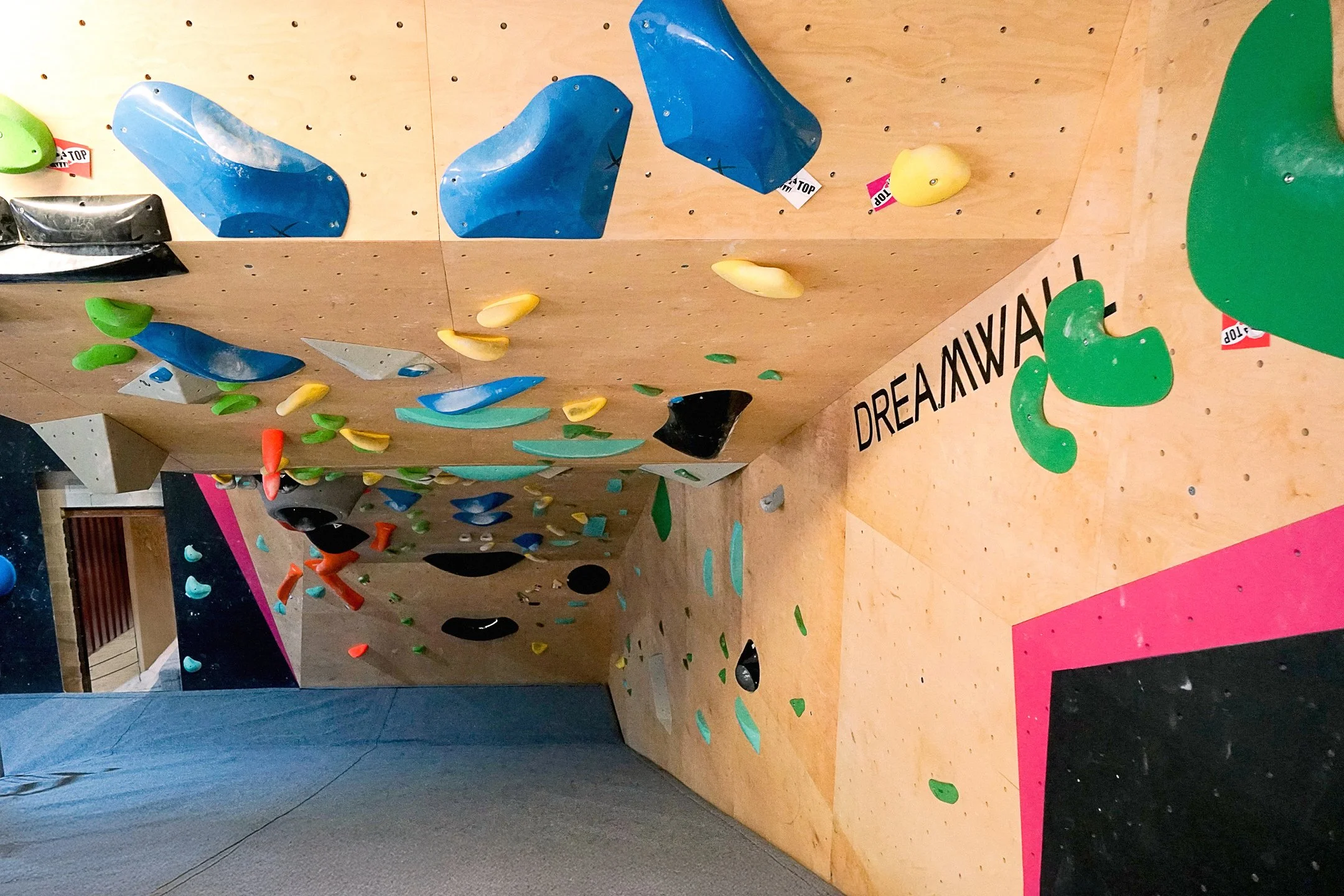 FRANCE_Mougins, Alpes‑Maritimes_BLOC PARTY CLIMBING_WEB_5.jpg