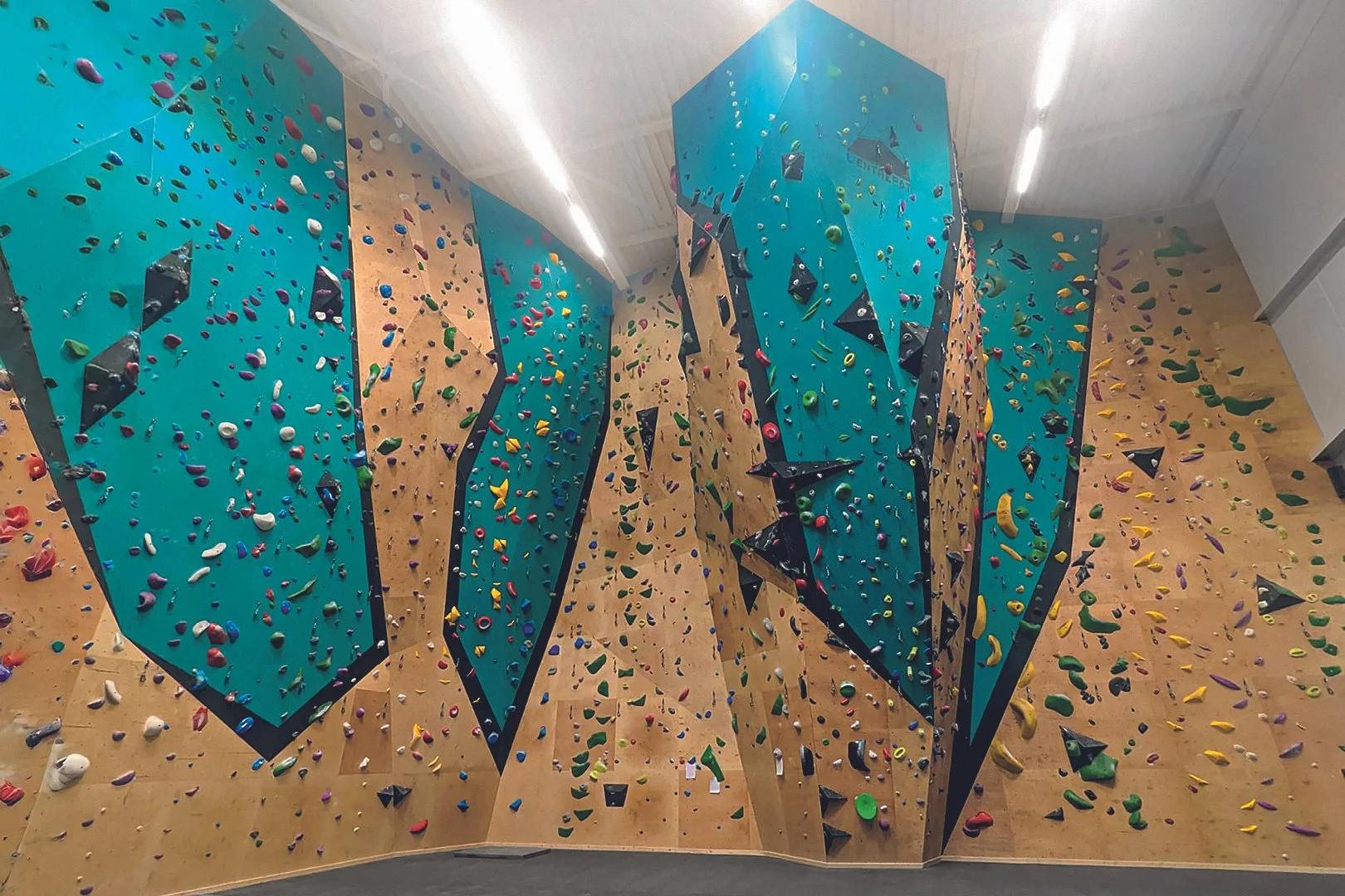 SWITZERLAND_Bulle, Fribourg_L’ENTREPôT_WEB_.jpg