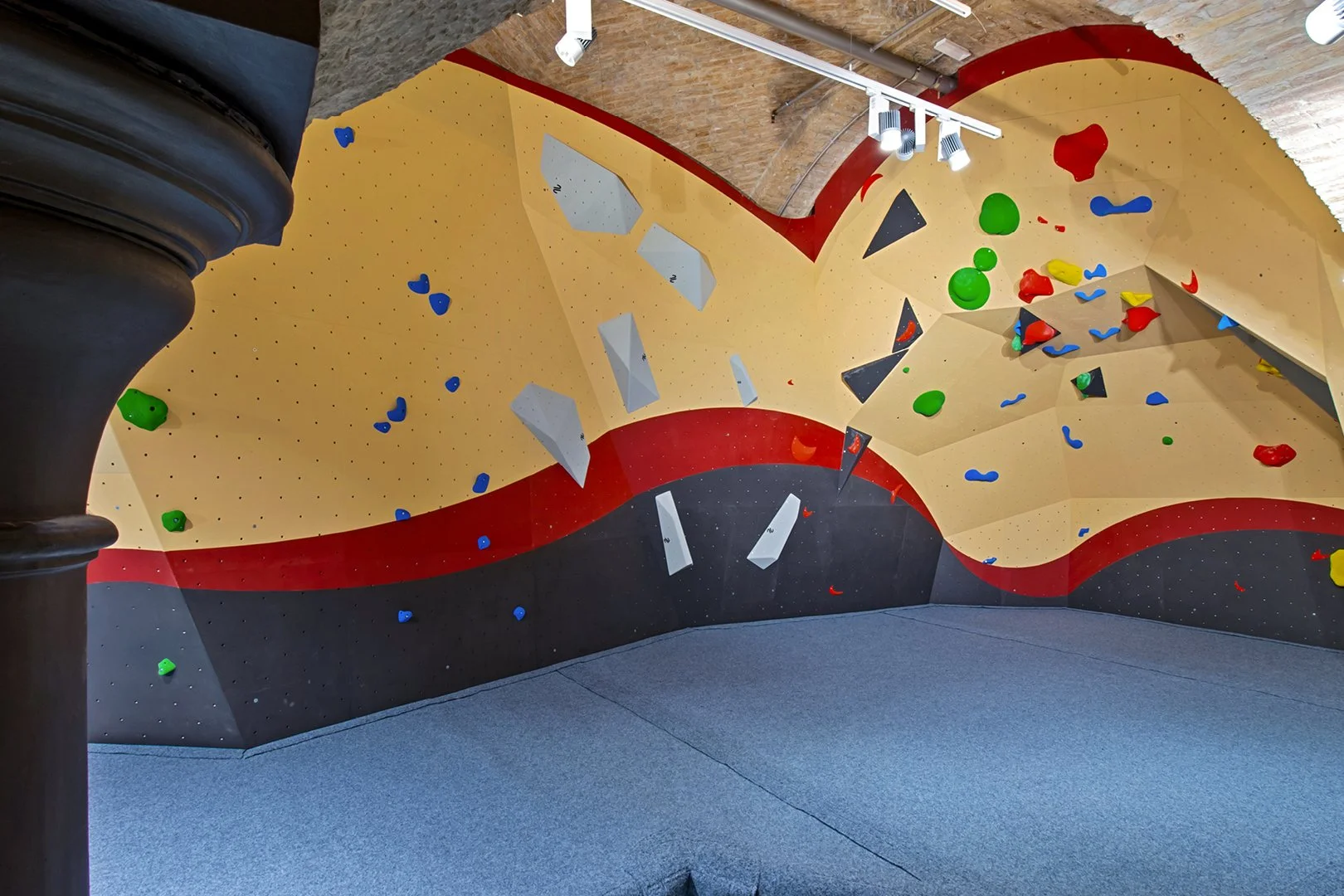 ITALY_Trieste, Friuli‑Venezia Giulia_DOLOMYTE BOULDERING GYM_WEB_7.jpg