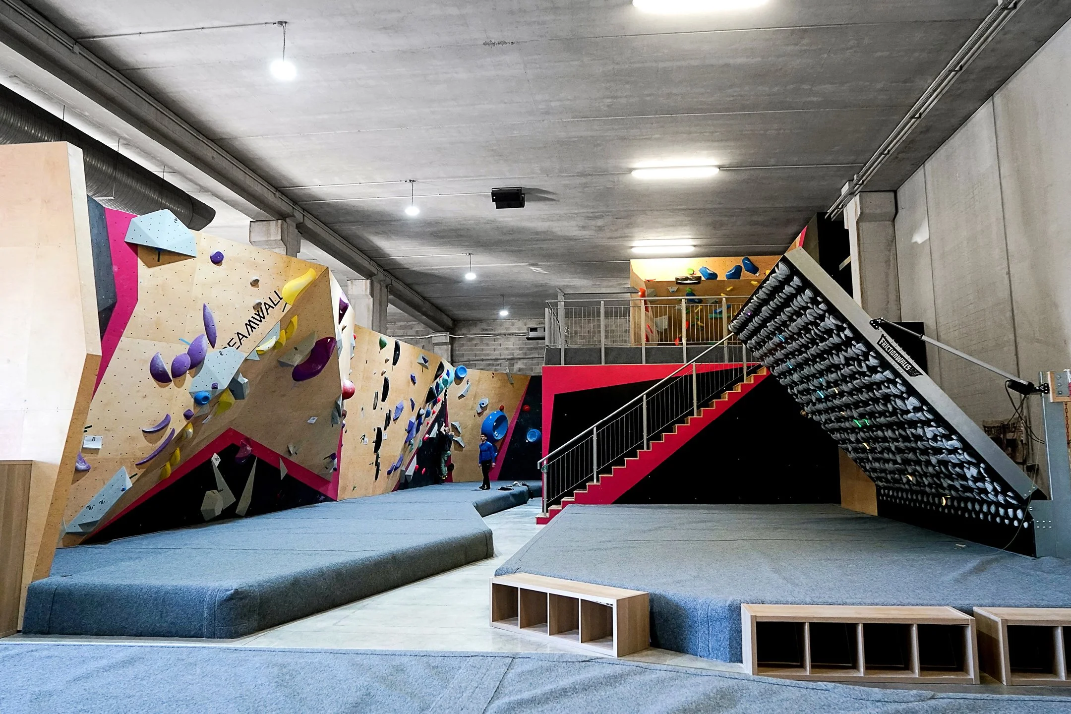 FRANCE_Mougins, Alpes‑Maritimes_BLOC PARTY CLIMBING_WEB_9.jpg