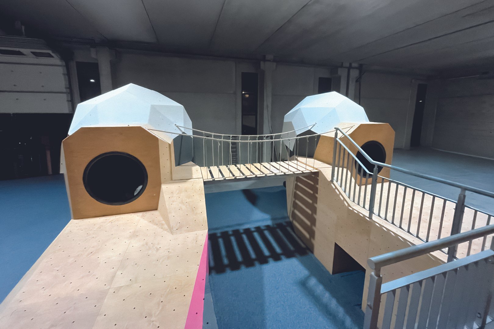 FRANCE_Mougins, Alpes‑Maritimes_BLOC PARTY CLIMBING_WEB_11.jpg