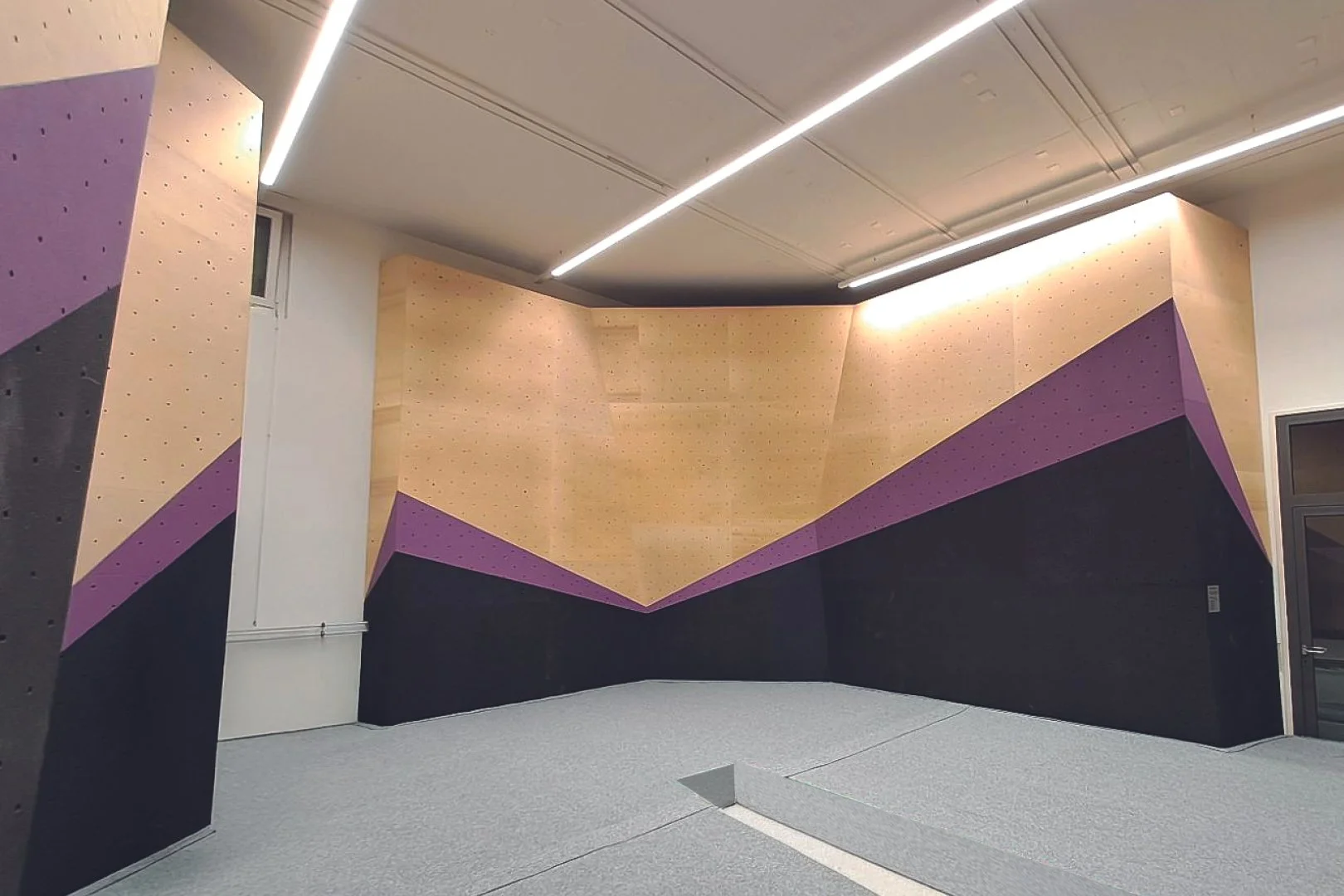 SWITZERLAND_Uetendorf_SCHULHAUS RIEDERN 1_WEB_.jpg