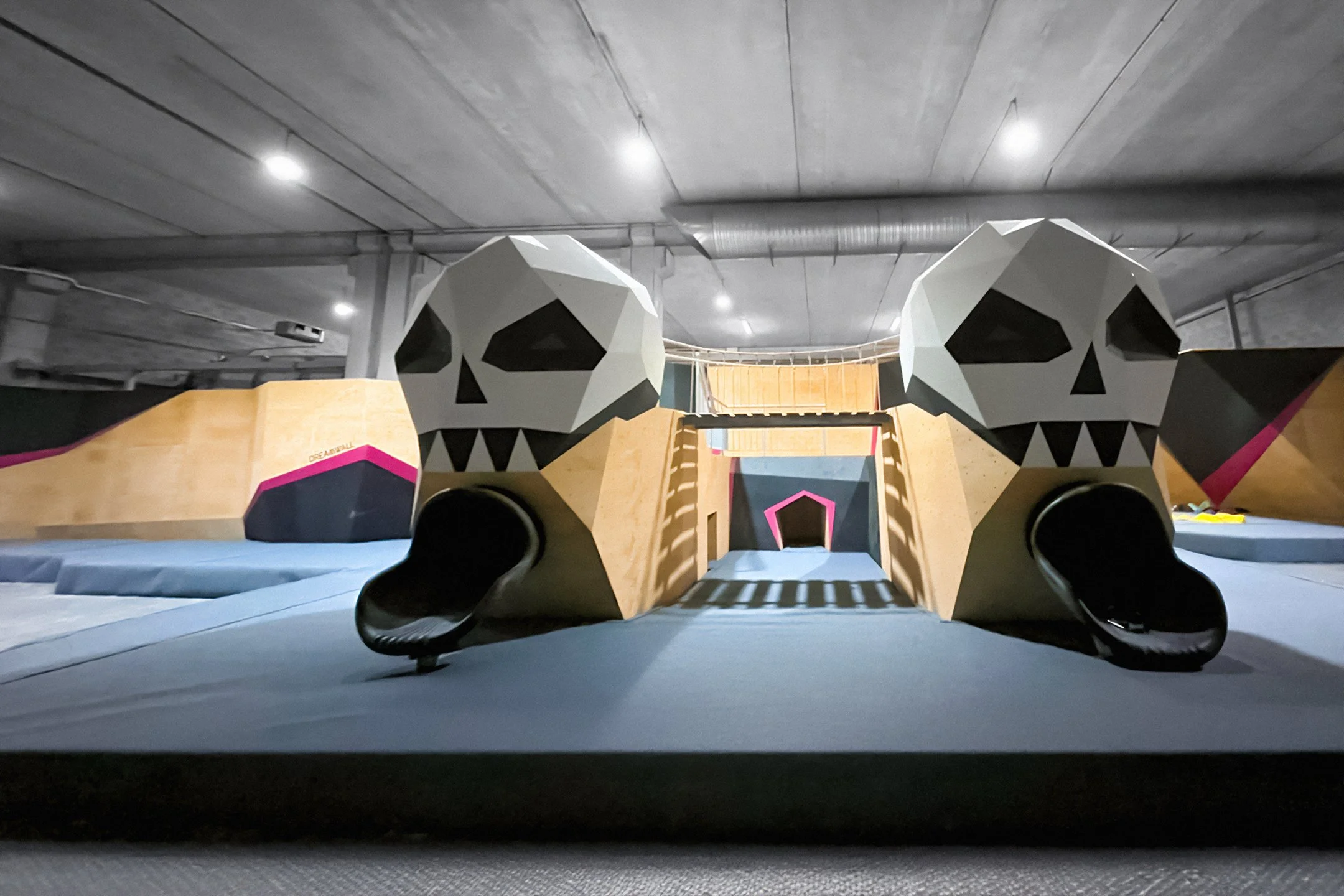 FRANCE_Mougins, Alpes‑Maritimes_BLOC PARTY CLIMBING_WEB_11.jpg