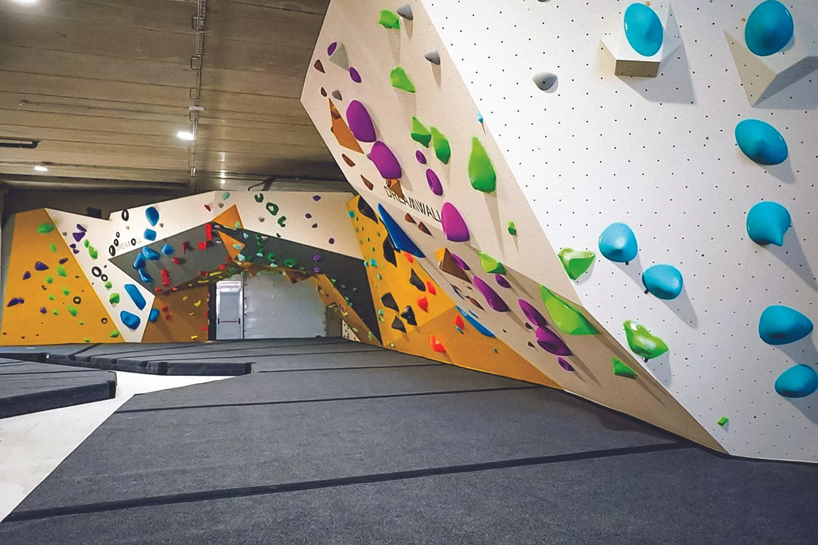 SPAIN_Manresa_EL PATI VERTICAL_WEB_3.jpg