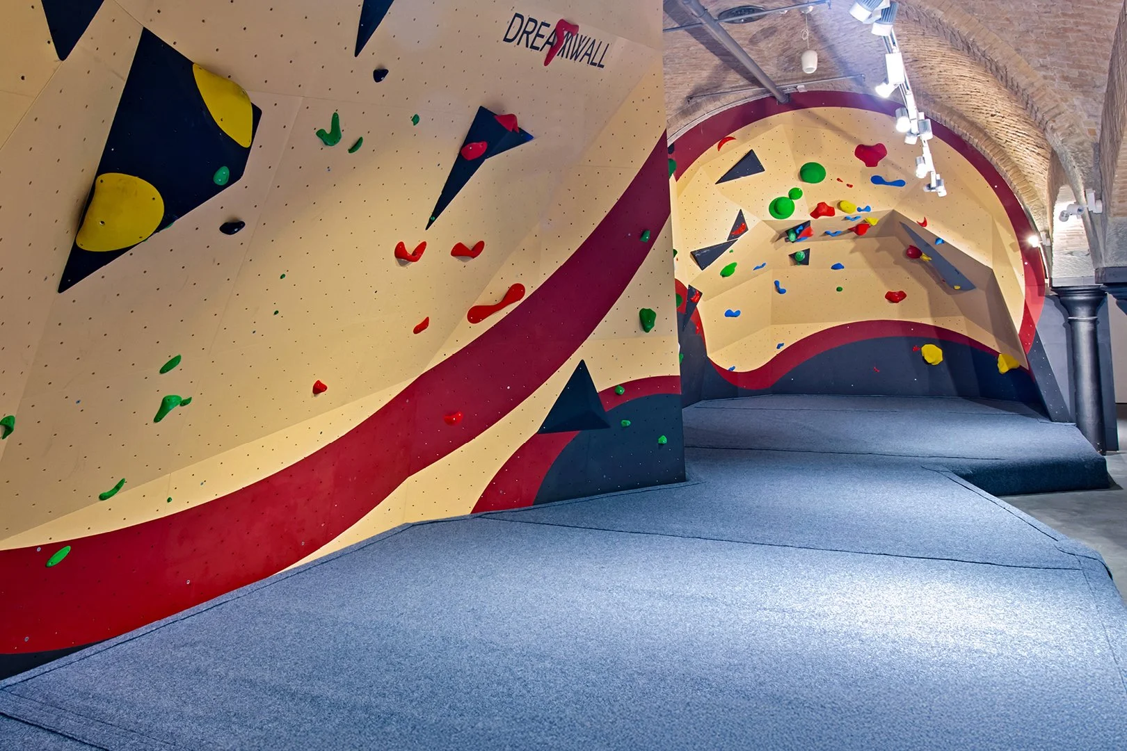 ITALY_Trieste, Friuli‑Venezia Giulia_DOLOMYTE BOULDERING GYM_WEB_6.jpg