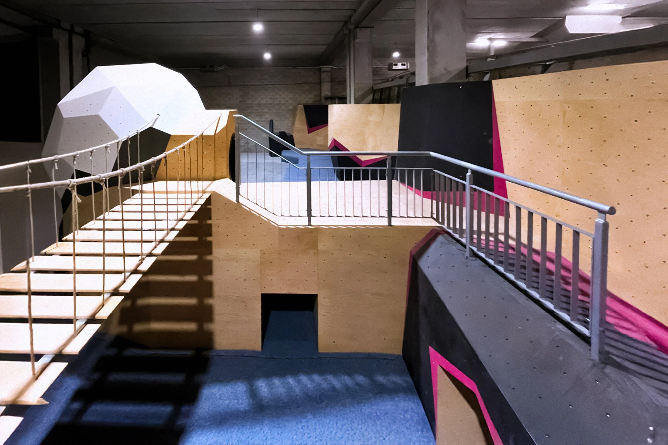 FRANCE_Mougins, Alpes‑Maritimes_BLOC PARTY CLIMBING_WEB_18.jpg