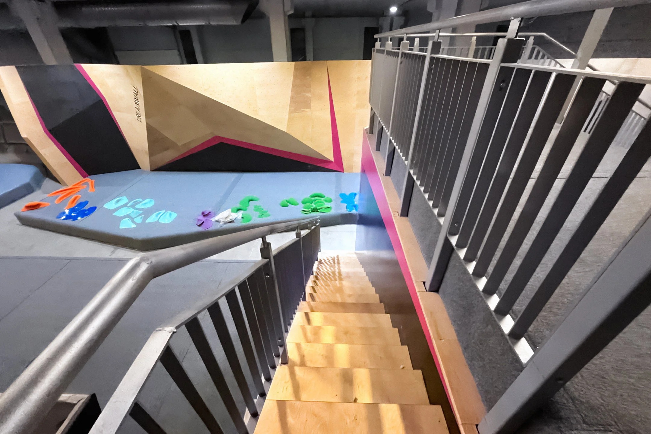 FRANCE_Mougins, Alpes‑Maritimes_BLOC PARTY CLIMBING_WEB_12.jpg