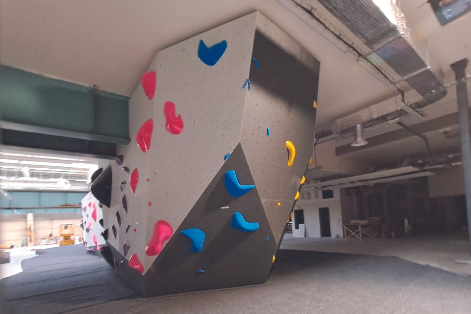 Smichoff SMÍCHOFF, Prague, Czechia — DREAMWALL