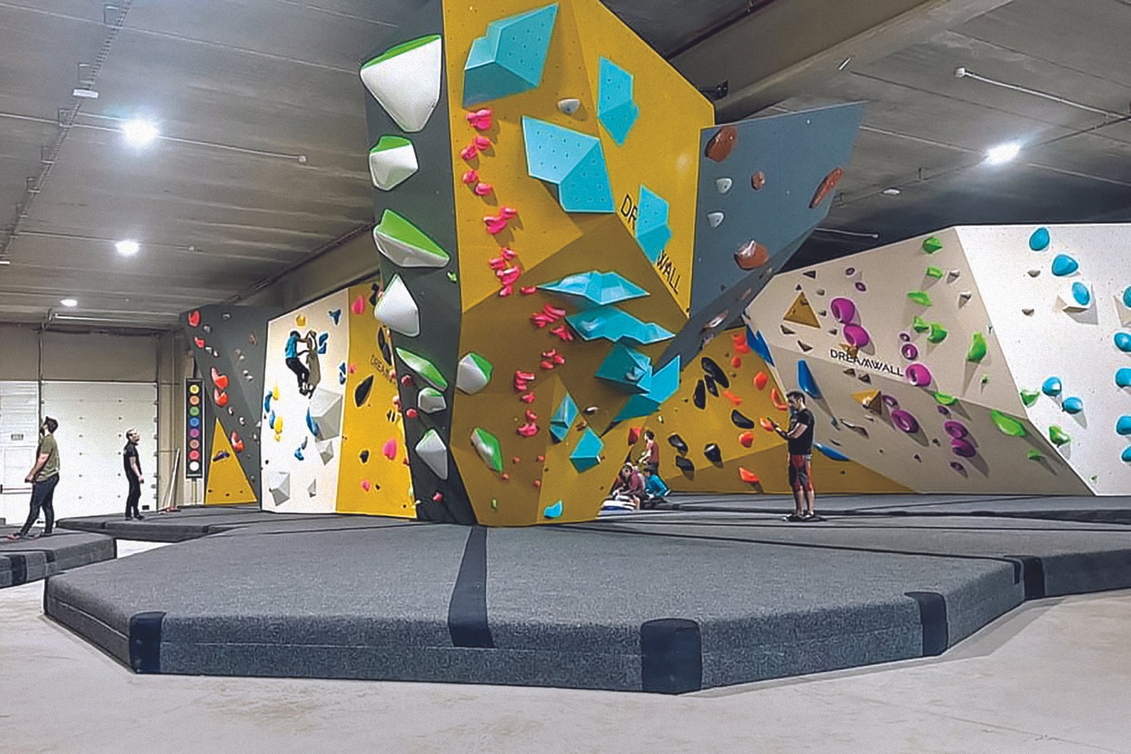 SPAIN_Manresa_EL PATI VERTICAL_WEB_.jpg