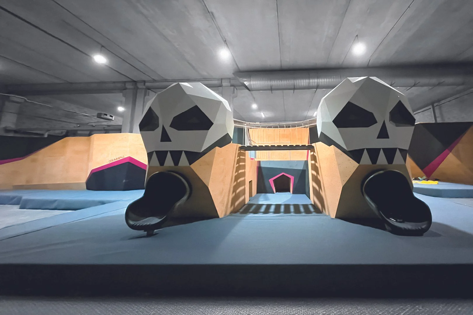 FRANCE_Mougins, Alpes‑Maritimes_BLOC PARTY CLIMBING_WEB_2.jpg