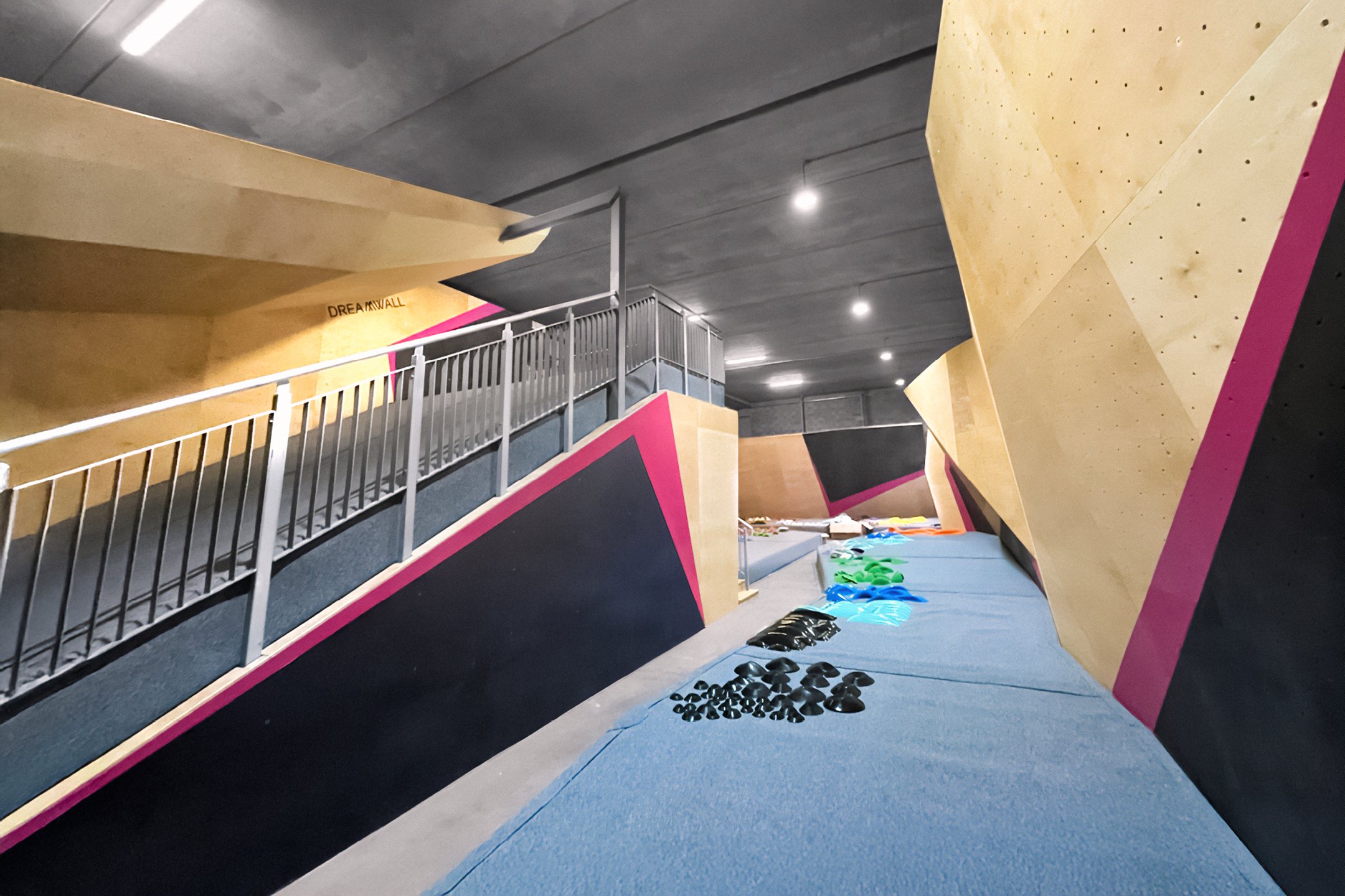 FRANCE_Mougins, Alpes‑Maritimes_BLOC PARTY CLIMBING_WEB_13.jpg