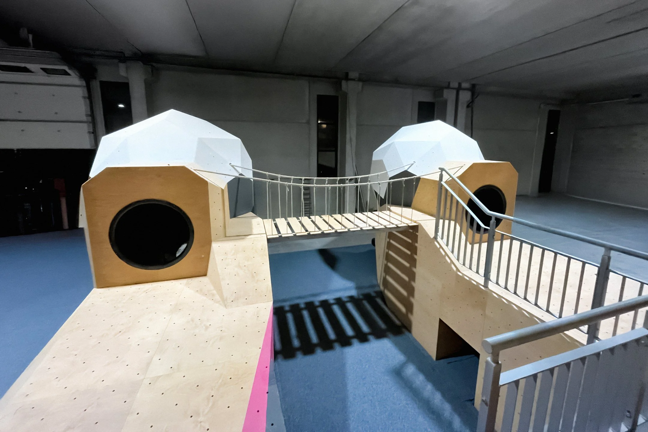 FRANCE_Mougins, Alpes‑Maritimes_BLOC PARTY CLIMBING_WEB_20.jpg