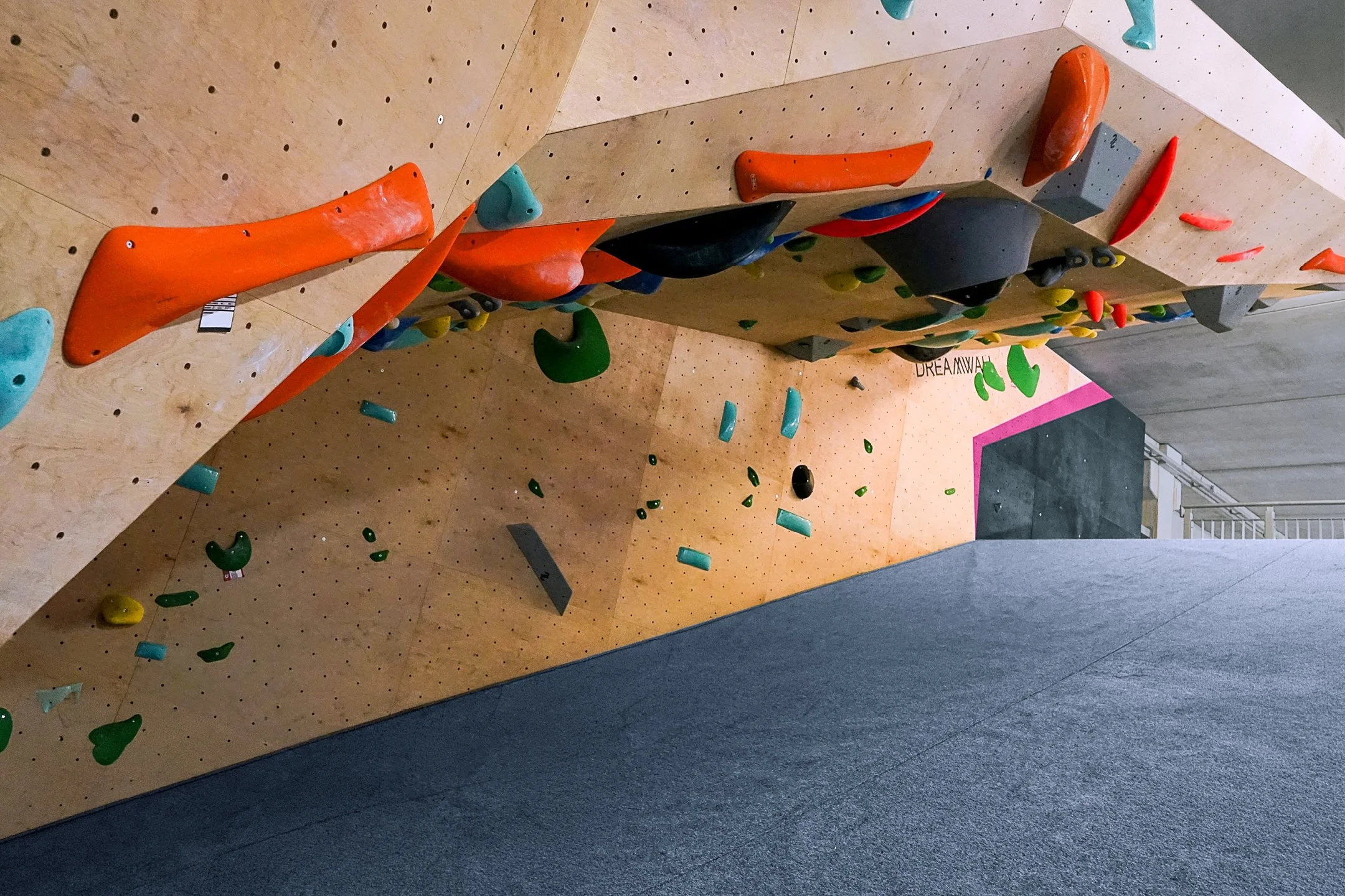 FRANCE_Mougins, Alpes‑Maritimes_BLOC PARTY CLIMBING_WEB_3.jpg