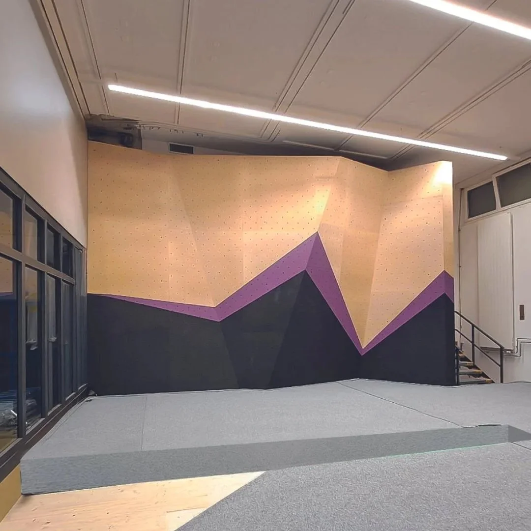 SCHULHAUS RIEDERN 1, Uetendorf, Switzerland