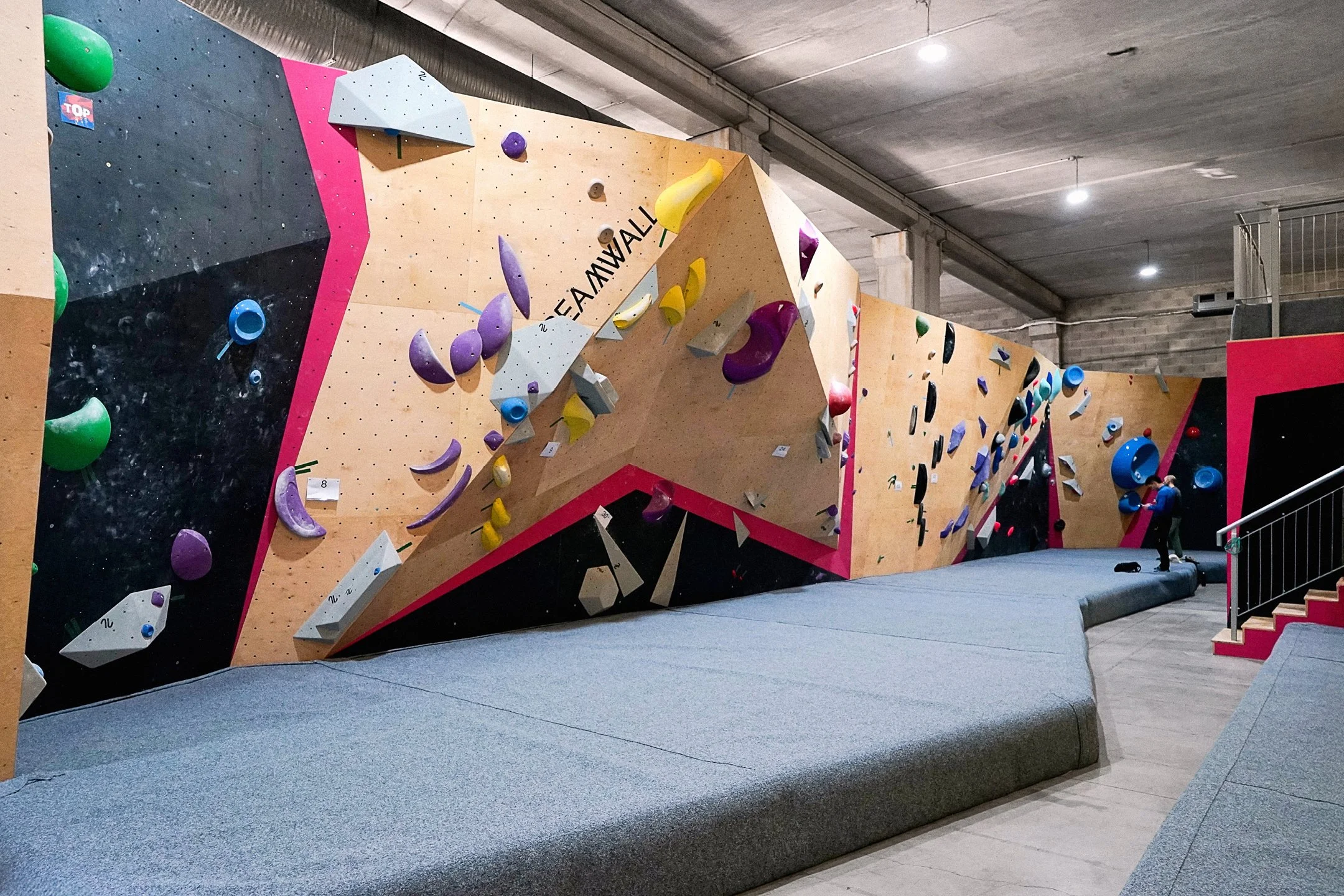 FRANCE_Mougins, Alpes‑Maritimes_BLOC PARTY CLIMBING_WEB_6.jpg