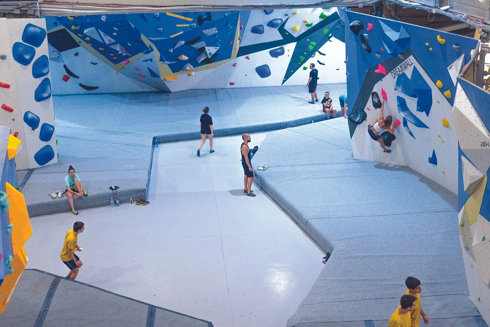 SPAIN_Barcelona_SHARMA CLIMBING BCN_WEB_.jpg