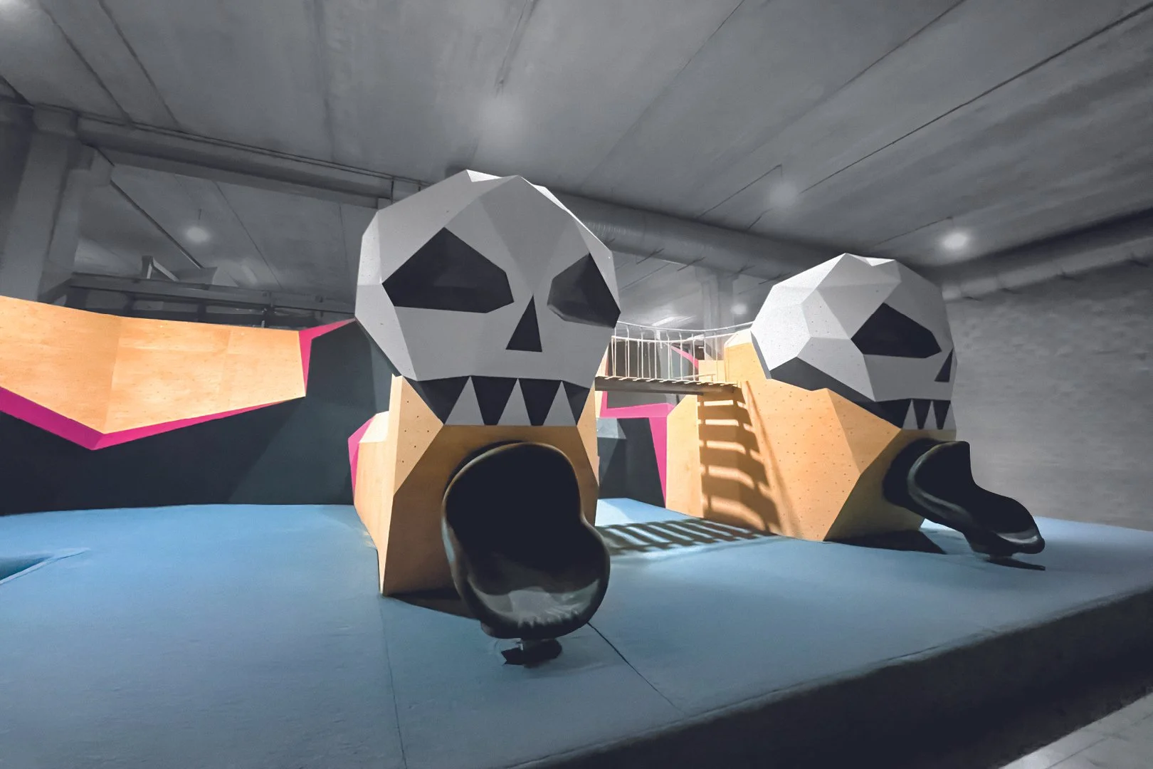 FRANCE_Mougins, Alpes‑Maritimes_BLOC PARTY CLIMBING_WEB_.jpg