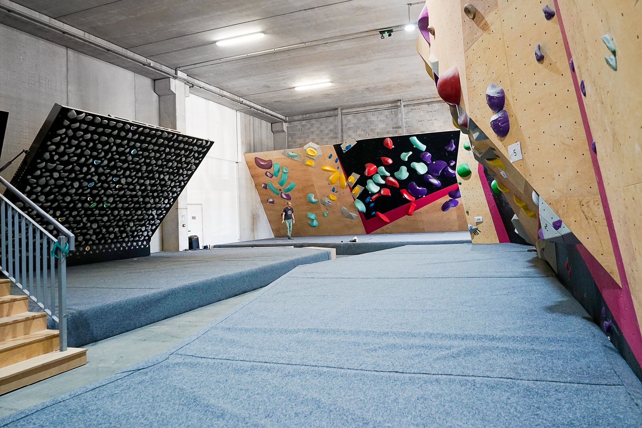 FRANCE_Mougins, Alpes‑Maritimes_BLOC PARTY CLIMBING_WEB_7.jpg