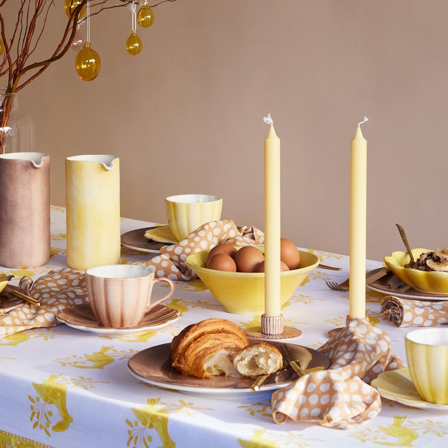 Mateus - Easter table setting inspiration🐰💛

Create the table you love with mixed pieces from Mateus - the perfect tableware for any occasion!

#mateus #mateuscollection #tableware #tabletop #tabletopinspiration #interior #interiorinspo #interiorde