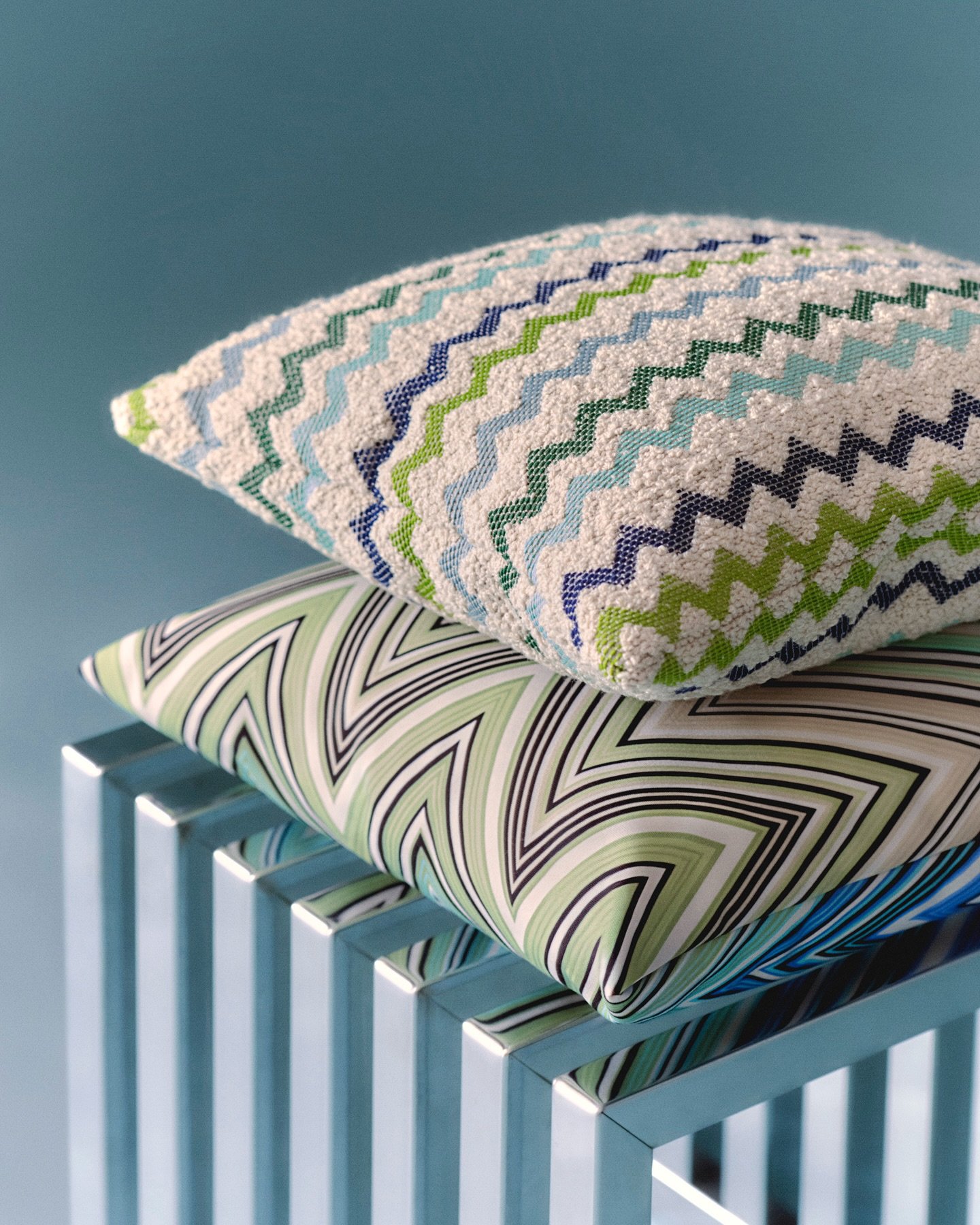 Time to give your outdoor furniture a little something extra? Check out some of the amazing outdoor cushions from Missoni🌞

#missoni #missonihome #outdoorinteriors #outdoorfabric #utend&oslash;rsinspirasjon #sommerhage #cushions #puter #interi&oslas