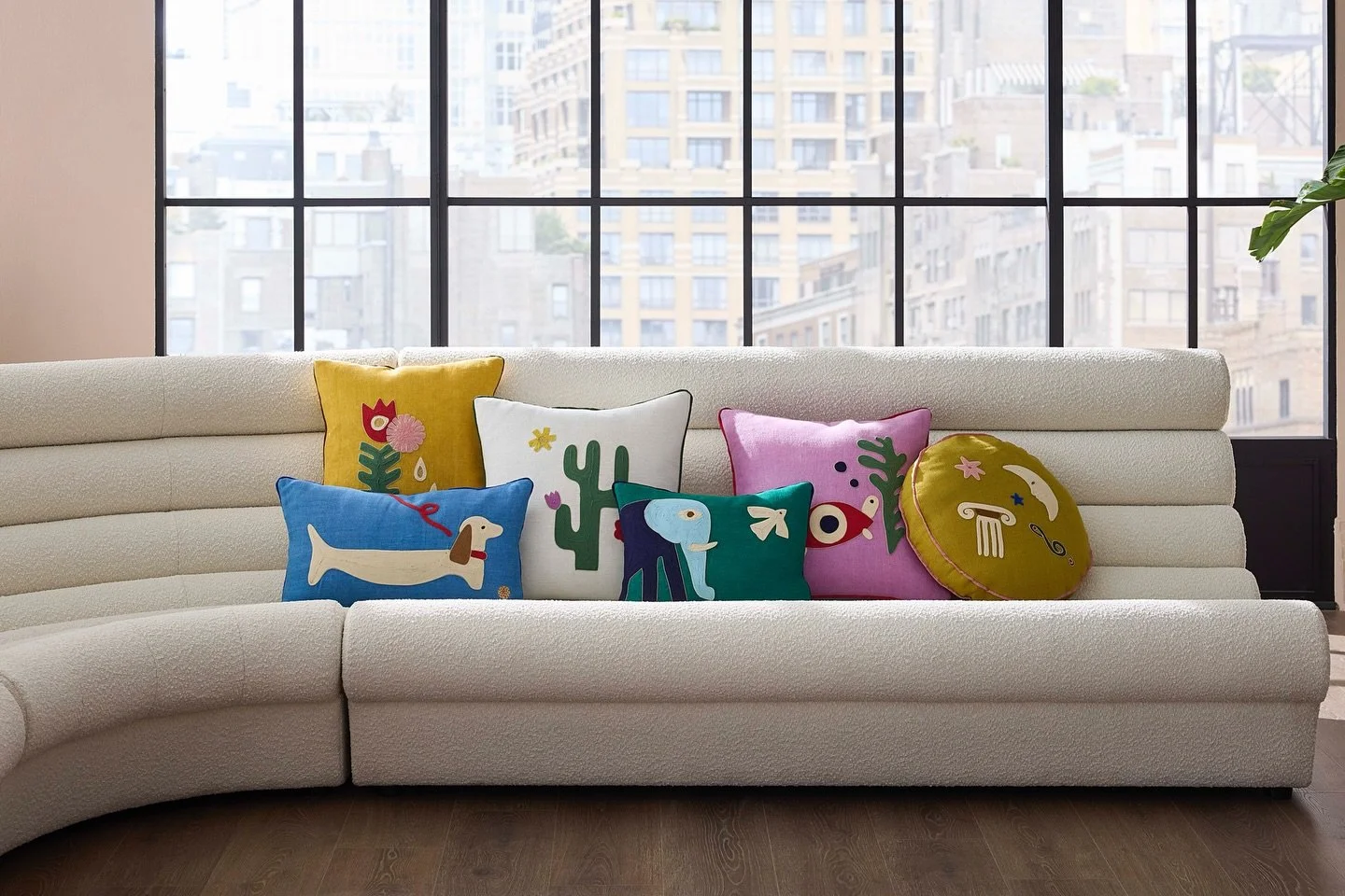 Spring is loading! Let&rsquo;s bring some colours into our home🌈 these Jonathan Adler cushions wouldn&rsquo;t be a bad idea! 

#jonathanadler #puter #interi&oslash;r #v&aring;rinspo #insidetoo