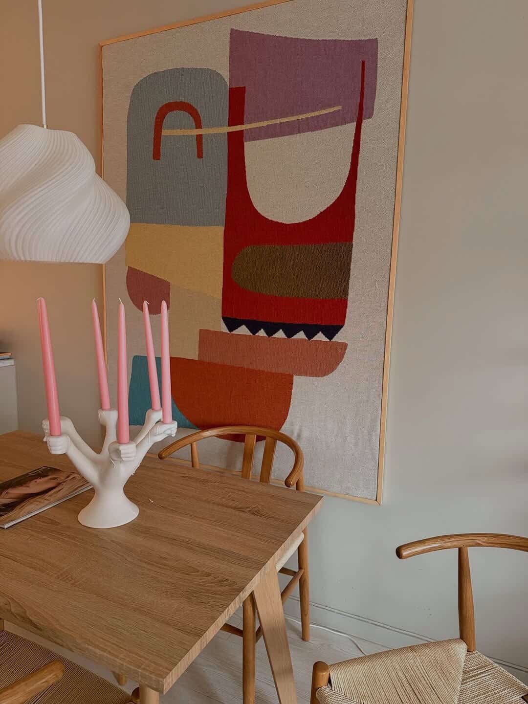 Jonathan Adler&rsquo;s Eve Candelabra at home with the fabulous @sofieaarnes 🕯️🍡

#jonathanadler #spring #v&aring;rinspo #interi&oslash;r #insidetooas