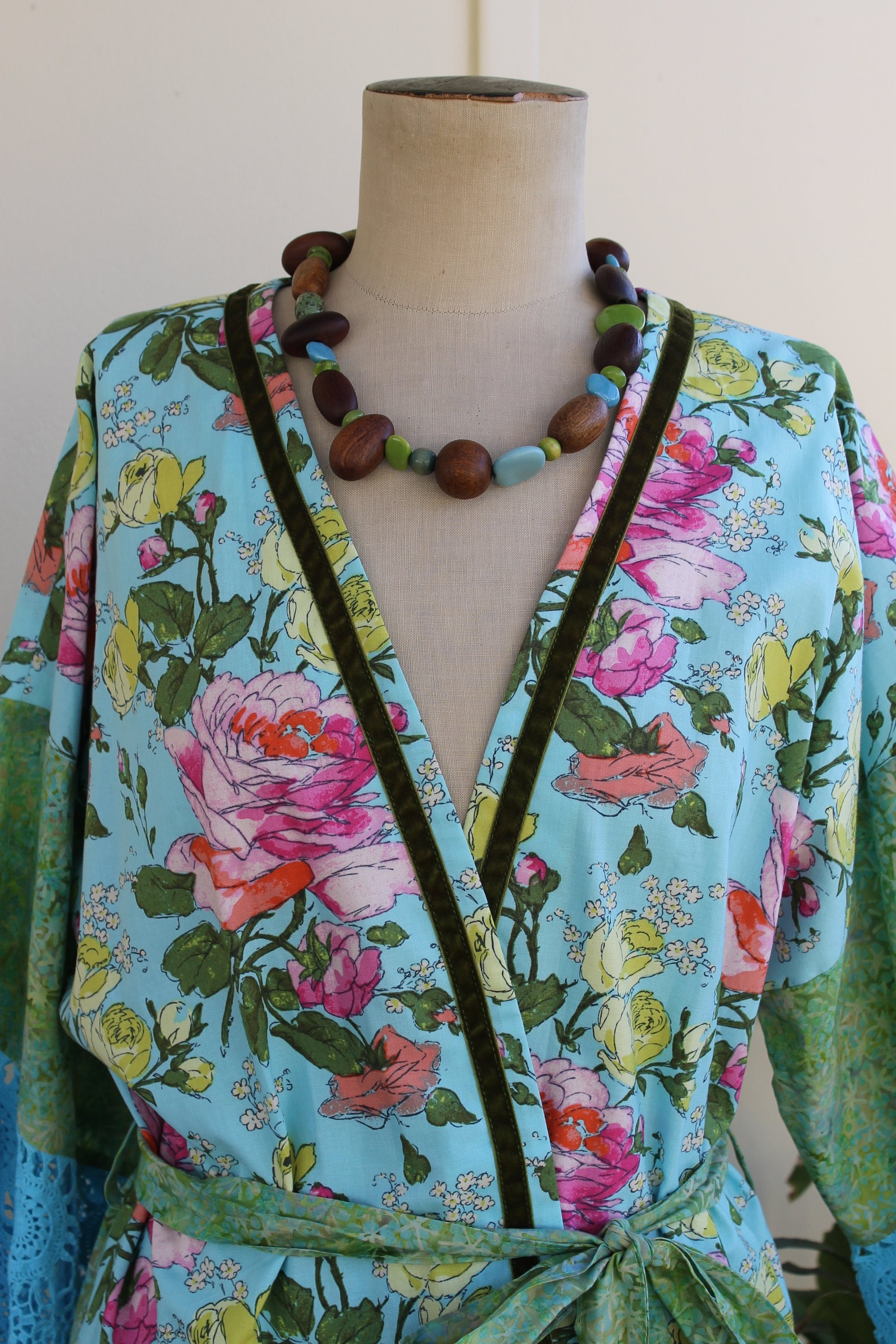 https://i.etsystatic.com/7990222/r/il/b34733/1937366325/il_fullxfull.1937366325_naig.jpg