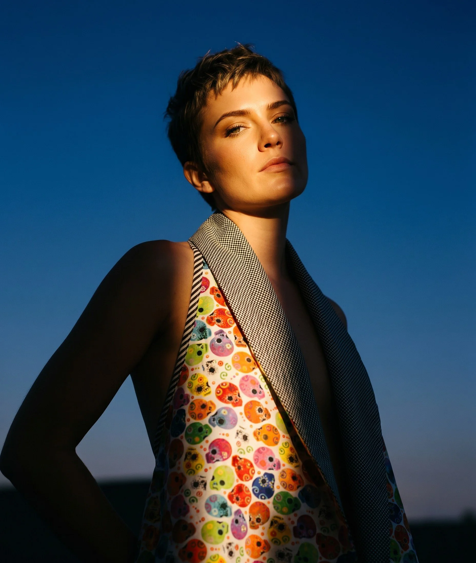 Rainbow skull print linen reversable backless vest.