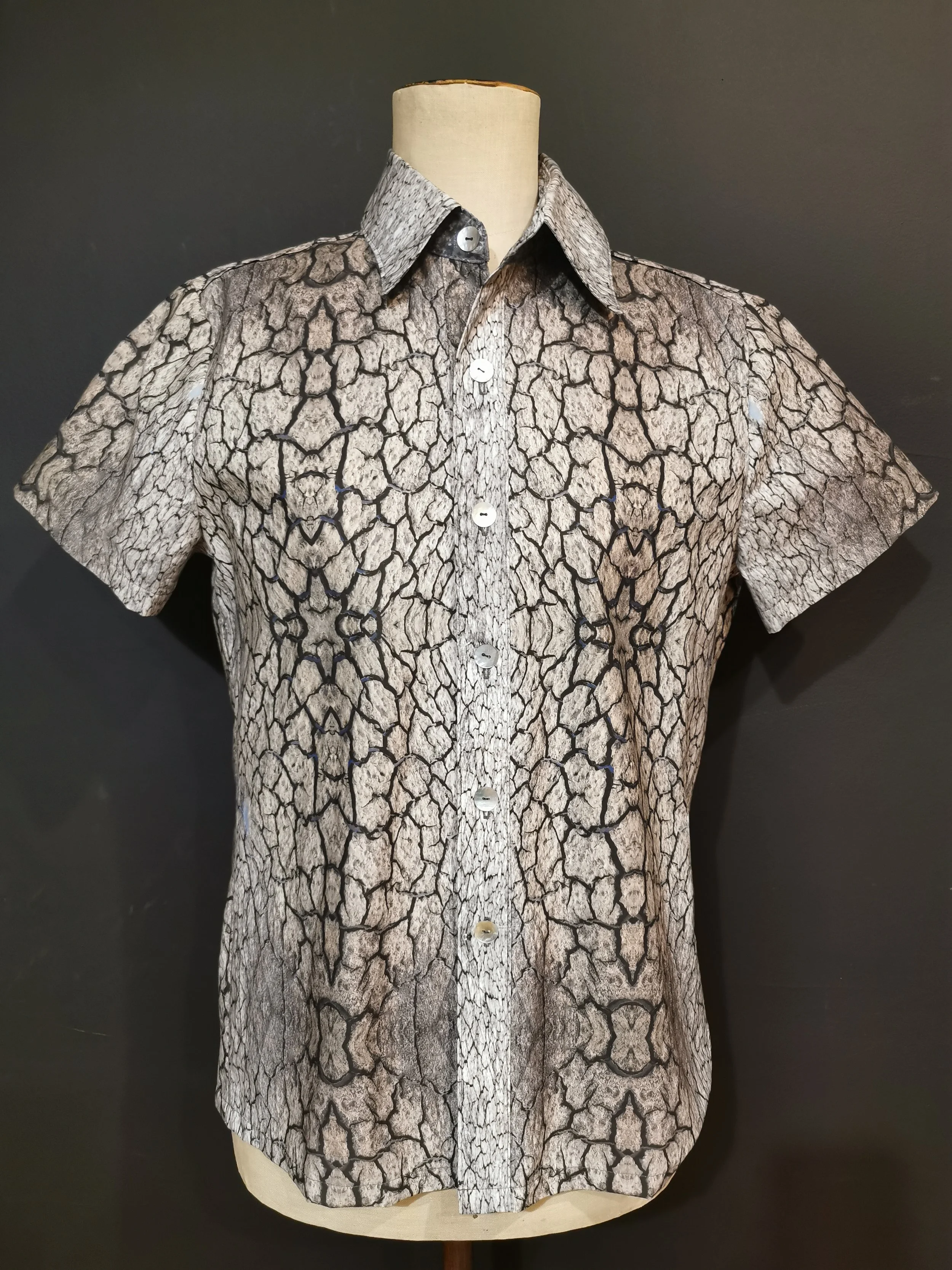 The Big Dry - Button-up Shirt - Small