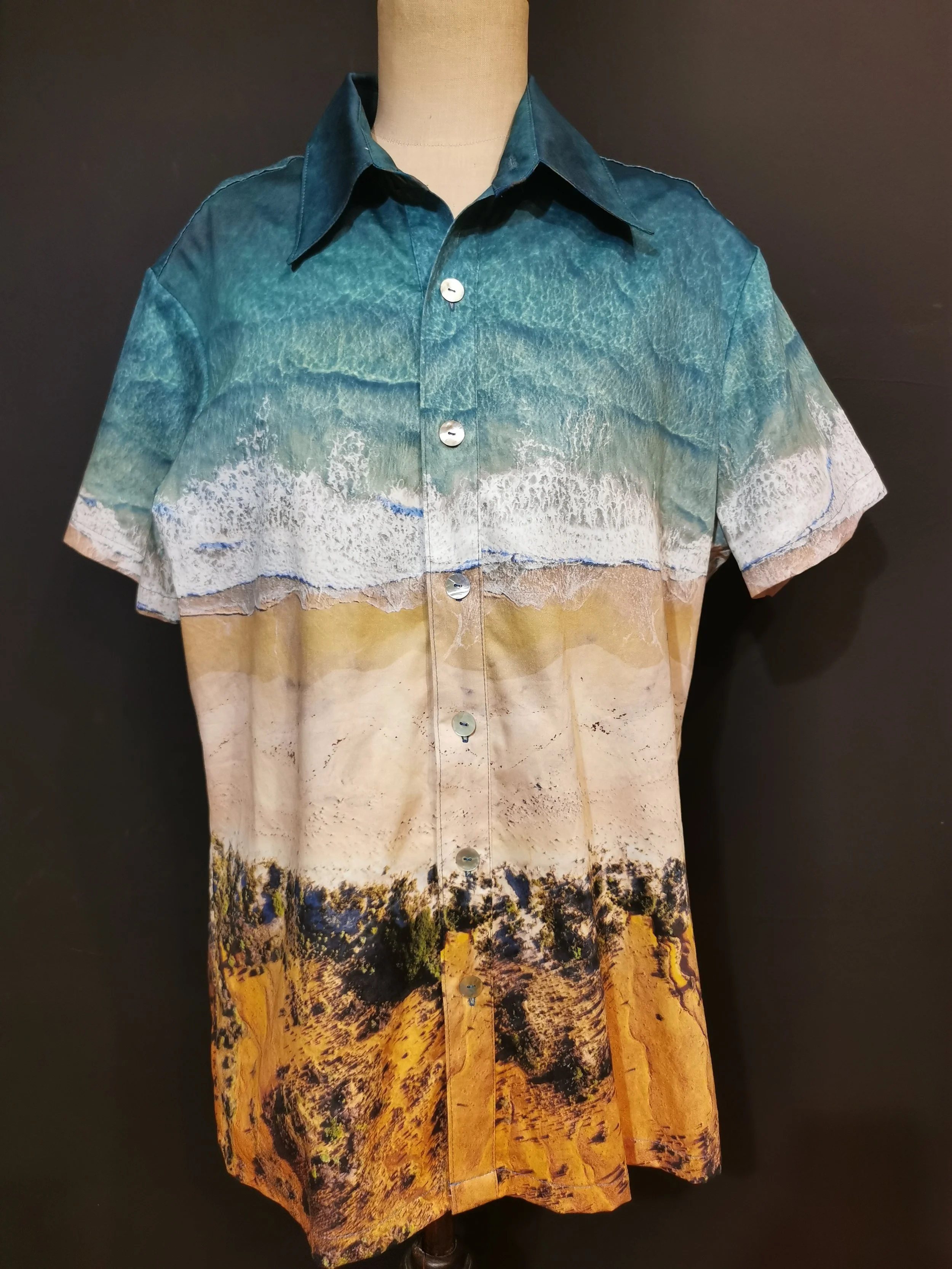 Fresh Eyre - Button-up Shirt - Medium