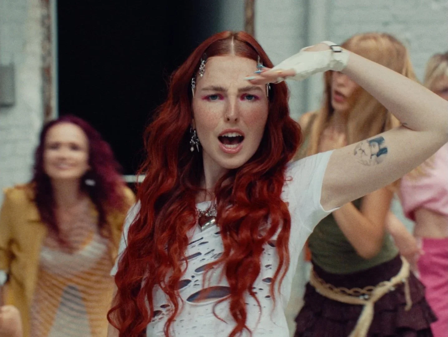 Bella Reed - Parade (Musicvideo)