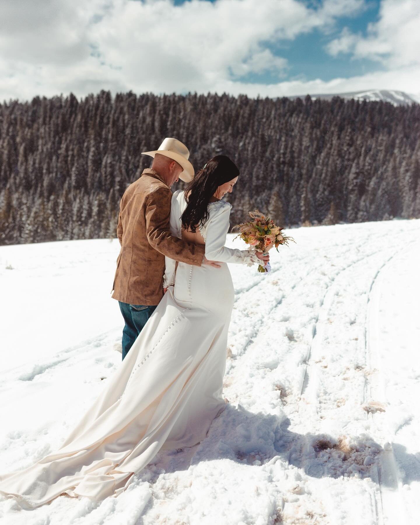 gone with the wind.

#elopement #lonemountainranch #lonemountaineanchelopement #elopementphotographer #elopementphotography #elopementphotographer #montana #bigskymontana