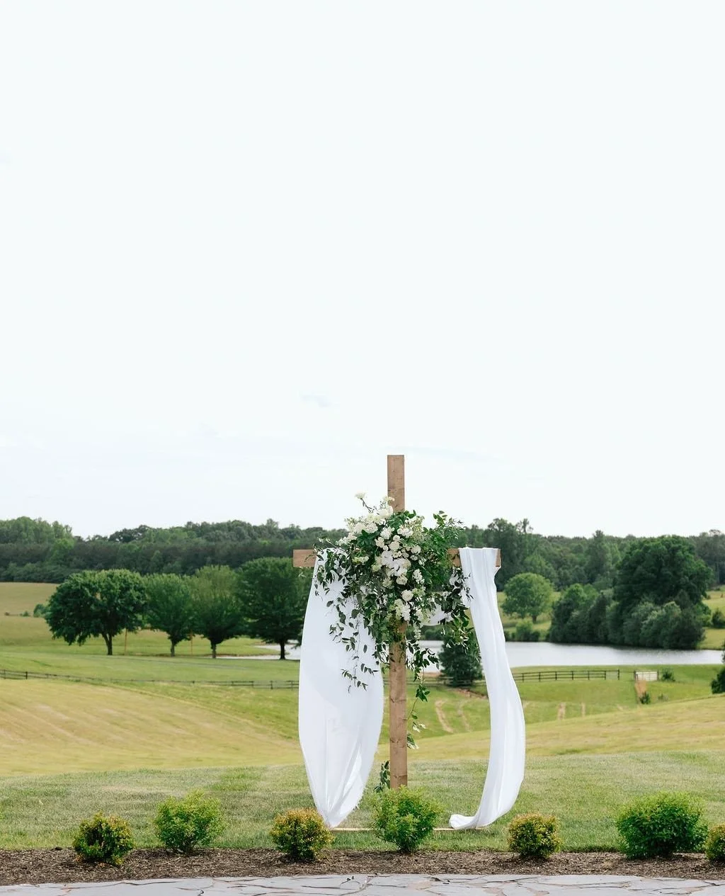 Happy Easter! He is risen! 🕊️⁠
⁠
The way this cross was decorated for Danielle and Bennett's day reminds me so evidently of the beauty in the cross and Jesus' sacrifice for you and me. ✝️⁠
⁠
Vendor Team:⁠
Coordinator: @langleyeverafter⁠
Venue: @spri