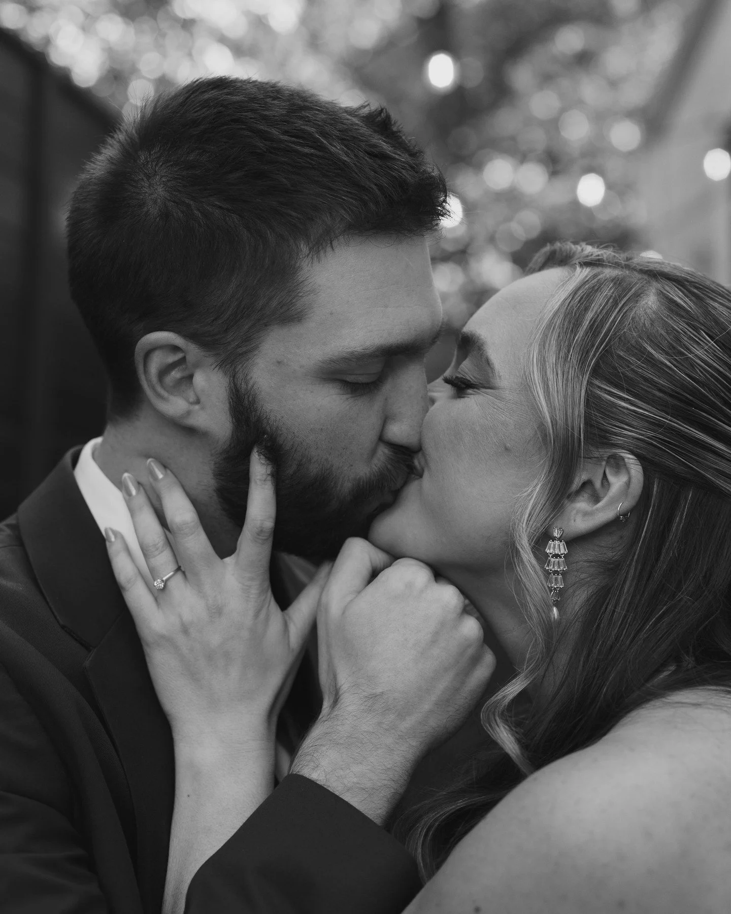 the kind of picture that you can just *feel* 🥹⁠
⁠
coordinator: @langleyeverafter⁠
venue: @42westentertainmentgroup⁠
photographer: @ashandmiles⁠
florals: @_pennyandblu⁠
caterer: @tott_catering⁠
dj: @djaboutbusinessatl⁠
cake: @publix⁠
hmua: @amandamor
