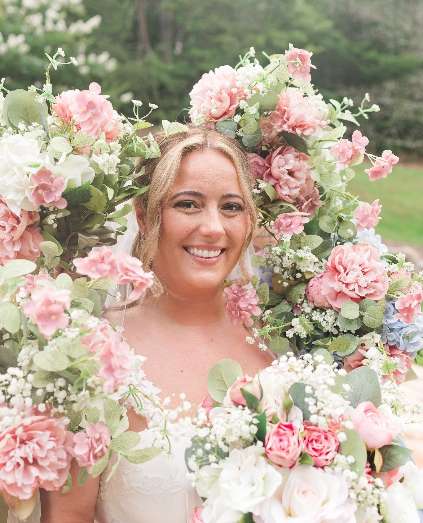 🩷pretty in pink🩷⁠
⁠
My biggest piece of advice for couples planning their wedding is to find vendors that you trust. Vendors who will go to bat for you and prioritize what you want is the best insurance for you to have the day you're dreaming of. F