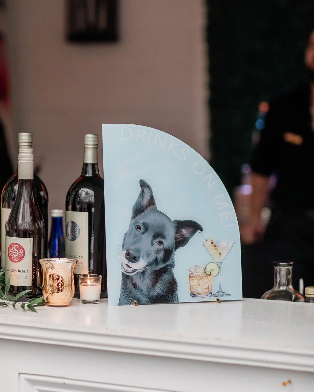 Let&rsquo;s talk cocktail hour 🥂

When it comes to thinking through this in between phase, there are a few questions you need to decide on:
&bull; Do you want to be mingling with guests or are you focusing on pictures? 
&bull; Is there a designated 