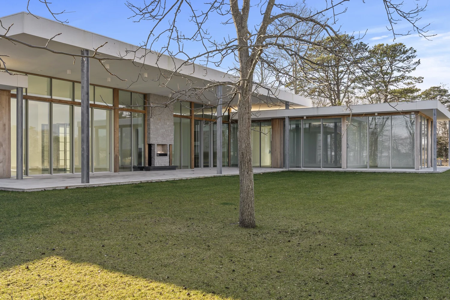 Covered Patio in Quogue — photograph 2