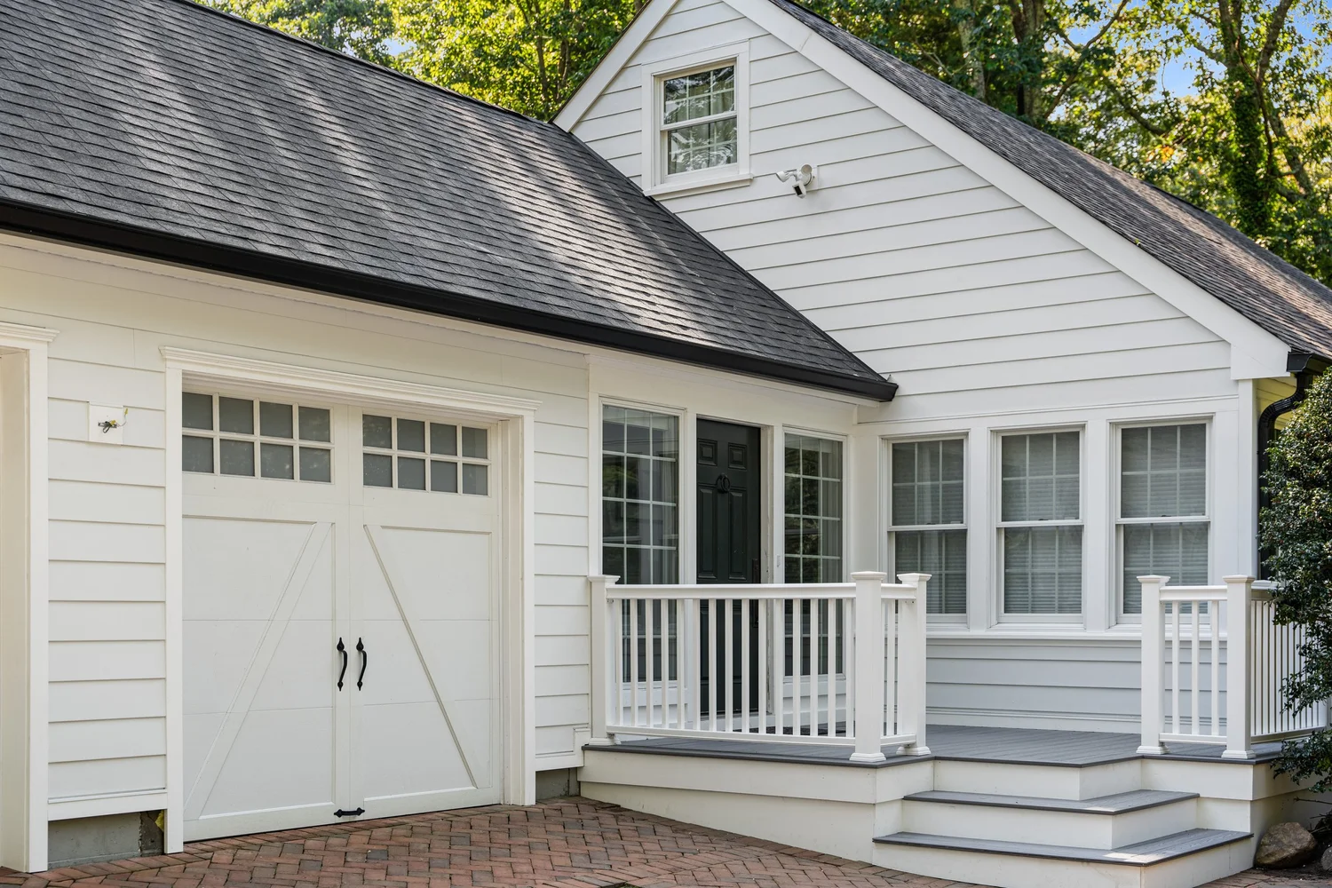 Porch & Patio in Setauket — photograph 2