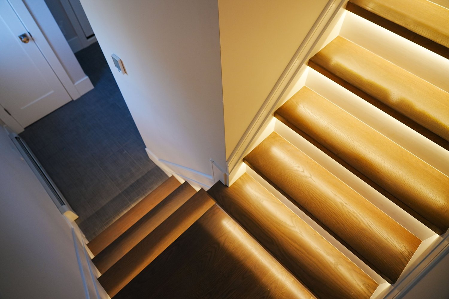 Staircase & Integrated Lighting — photograph 2