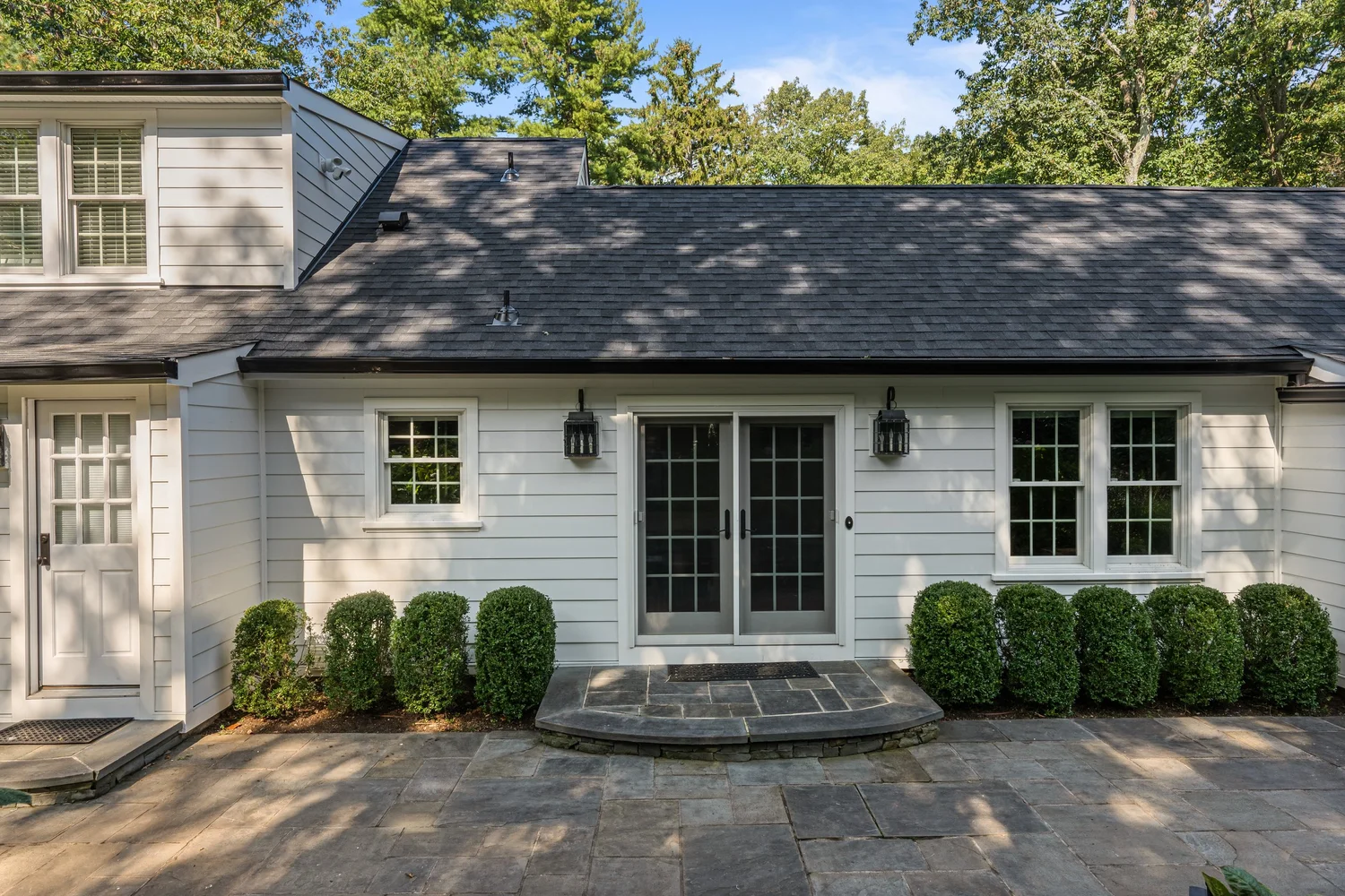 Porch & Patio in Setauket — photograph 1
