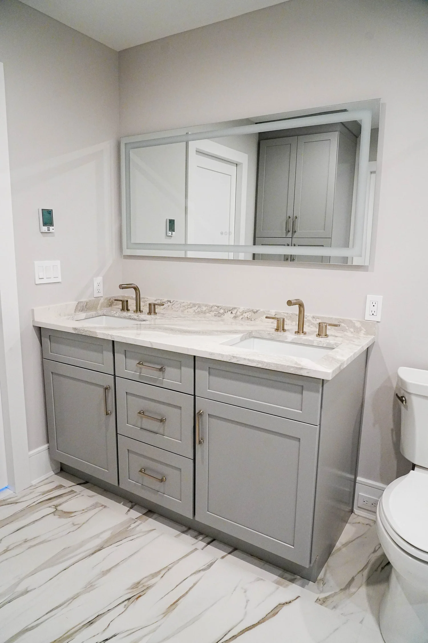 Marble Bathroom & Double Vanity — photograph 3