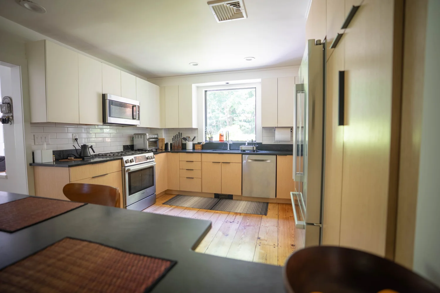 Wood Cabinet Kitchen & Breakfast Bar — photograph 2